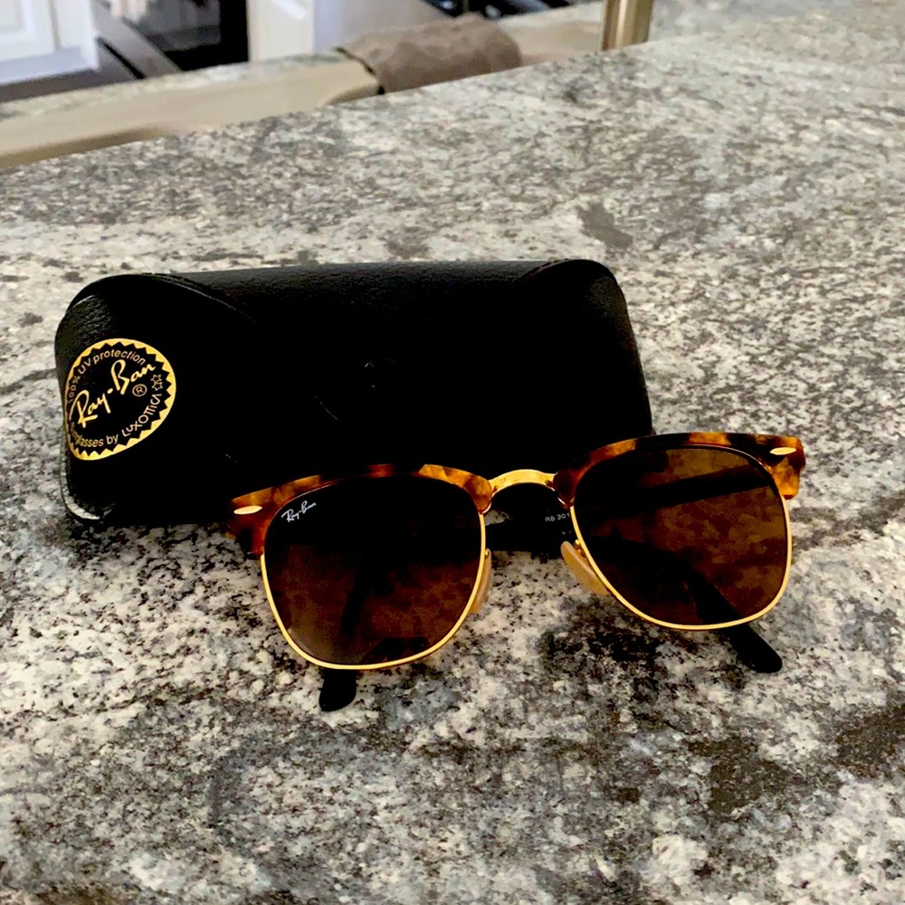 Like new Clubmaster Ray Bans!